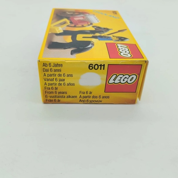 LEGO Black and Yellow Horseman Set - Picture 5 of 6